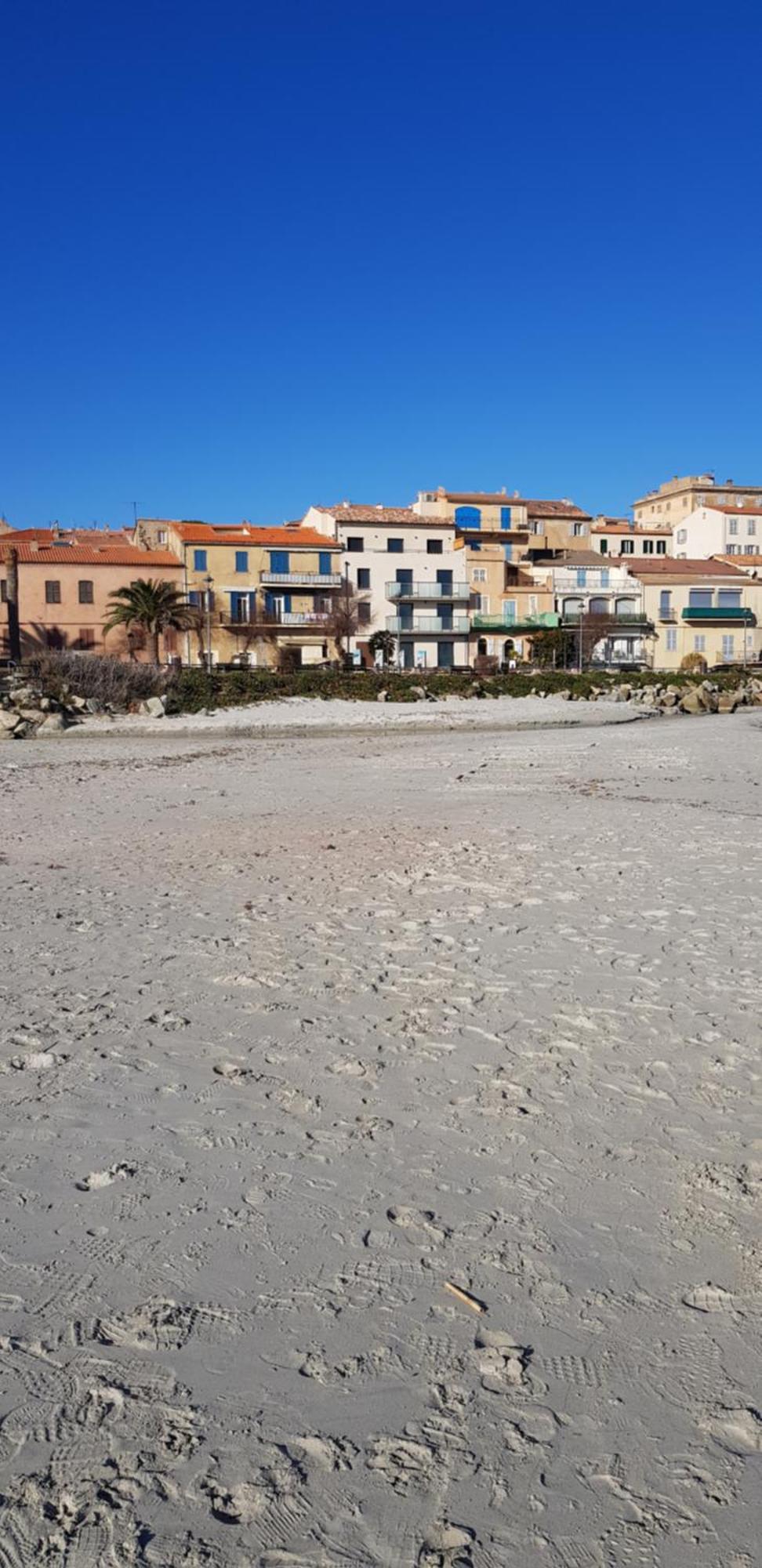 L'ambre LʼÎle-Rousse